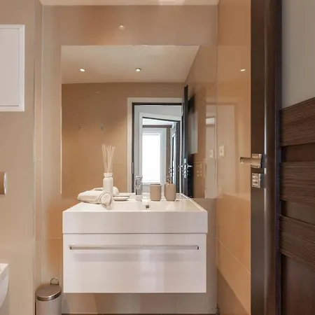 Dinbnb Apartments L 600 M To Bryggen L 3-Story House L New In 2023 Bergen Exterior photo